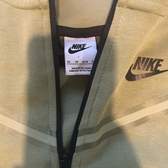 Nike tech - Picture 3 of 3